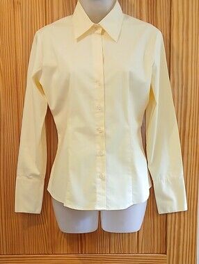Like New-Pale Yellow Button Up blouse